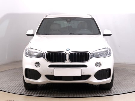 BMW X5, 2018 - pohled č. 2