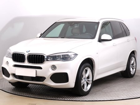 BMW X5, 2018 - pohled č. 3