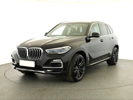 BMW X5, 2021 - pohled č. 3
