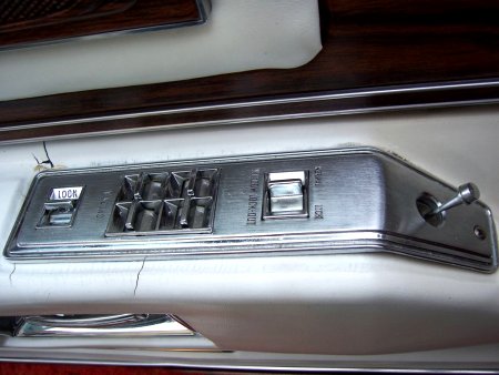 Cadillac Eldorado, 1976 - pohled č. 13