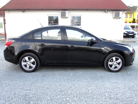 Chevrolet Cruze, 2010 - pohled č. 4