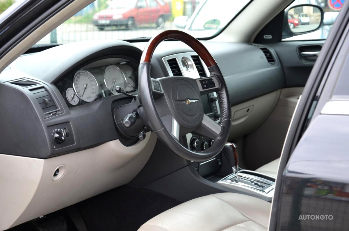 Chrysler 300C, 2008 - pohled č. 10