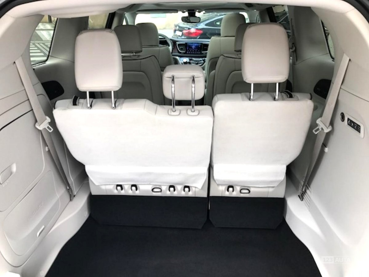 Chrysler Pacifica, 2017 - pohled č. 11