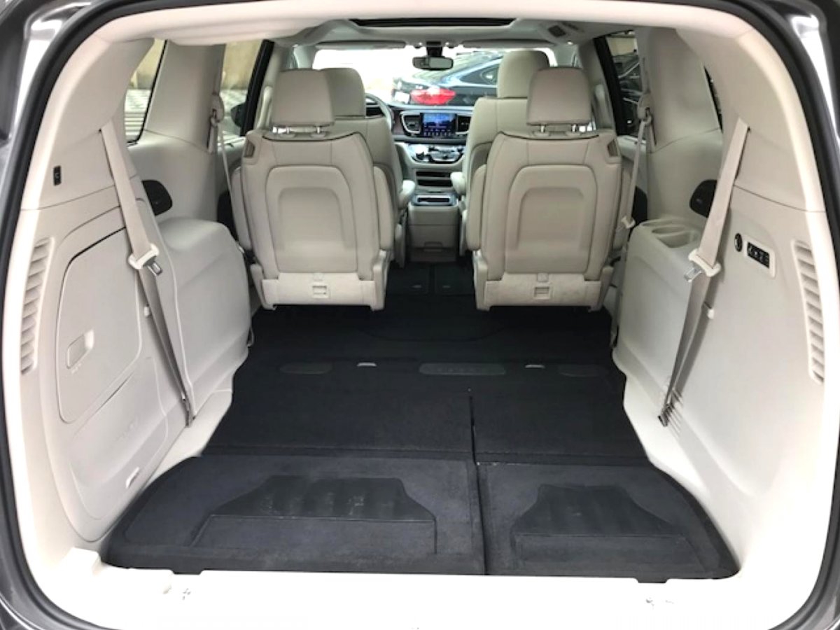 Chrysler Pacifica, 2017 - pohled č. 12