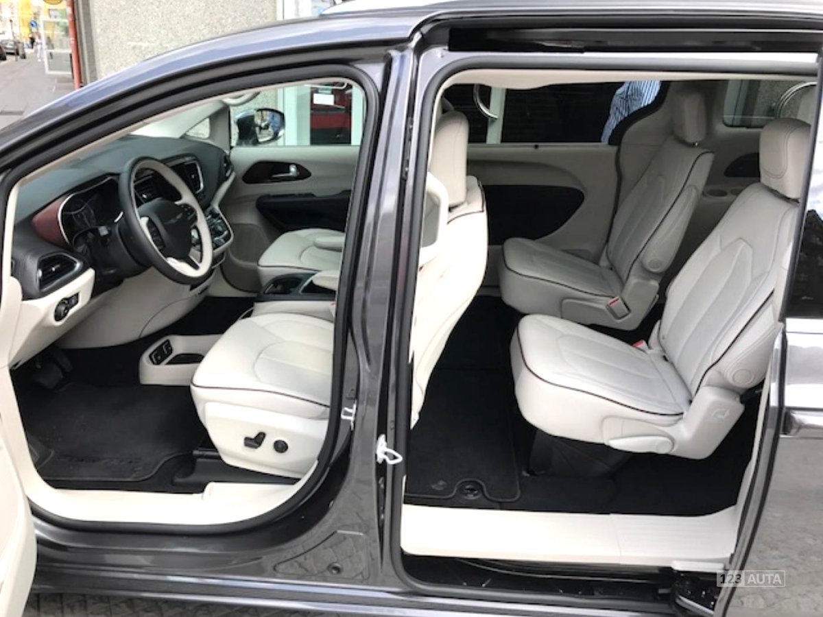 Chrysler Pacifica, 2017 - pohled č. 15