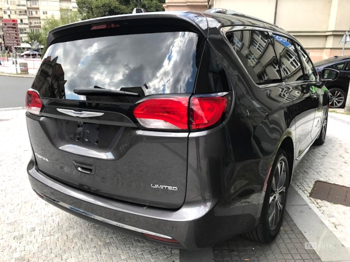 Chrysler Pacifica, 2017 - pohled č. 16