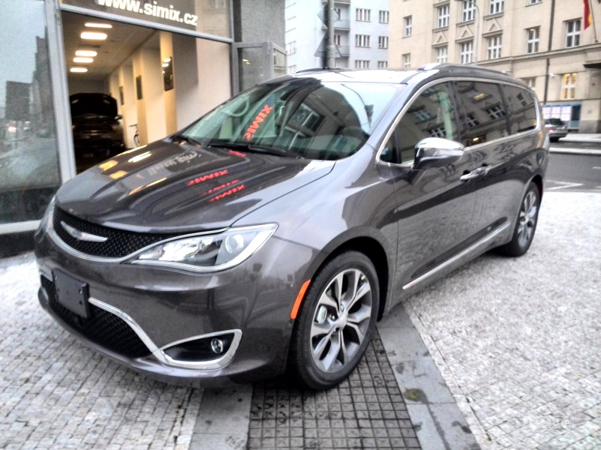 Chrysler Pacifica, 2017 - pohled č. 2