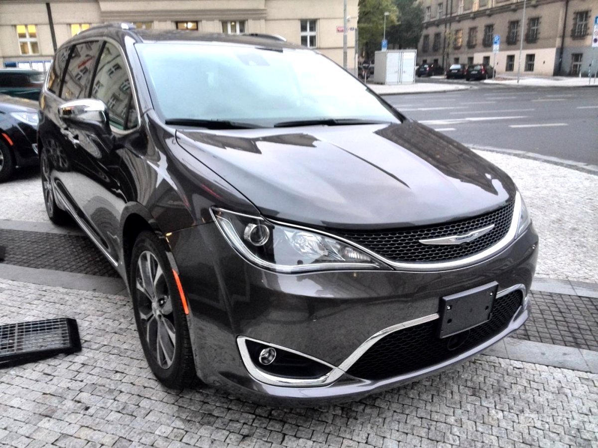 Chrysler Pacifica, 2017 - pohled č. 3