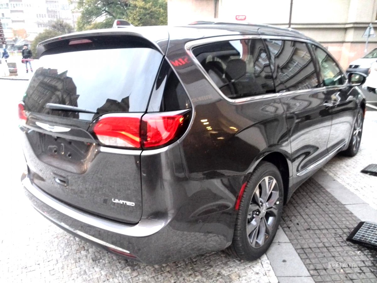 Chrysler Pacifica, 2017 - pohled č. 5