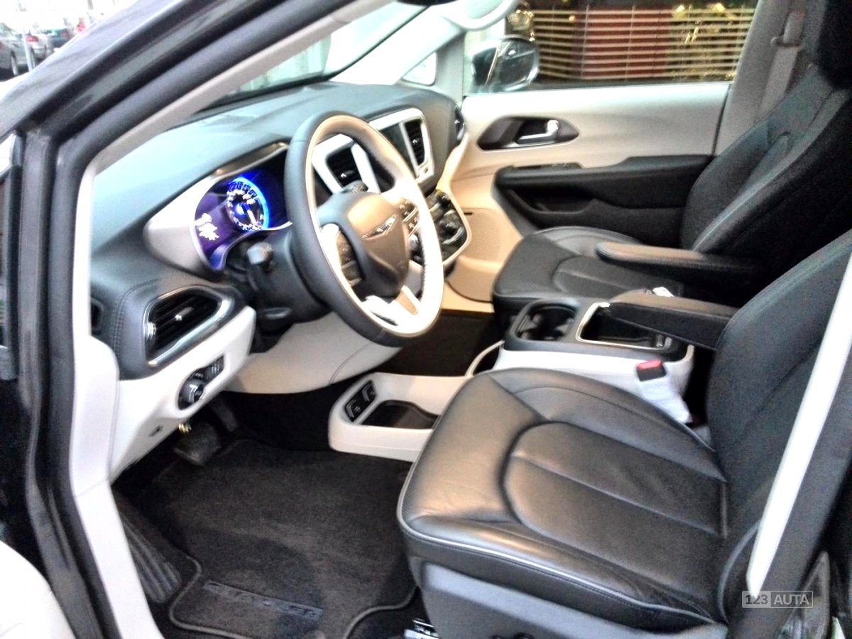 Chrysler Pacifica, 2017 - pohled č. 7