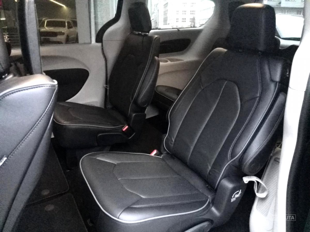Chrysler Pacifica, 2017 - pohled č. 9