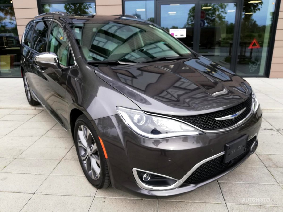 Chrysler Pacifica, 2018 - pohled č. 3