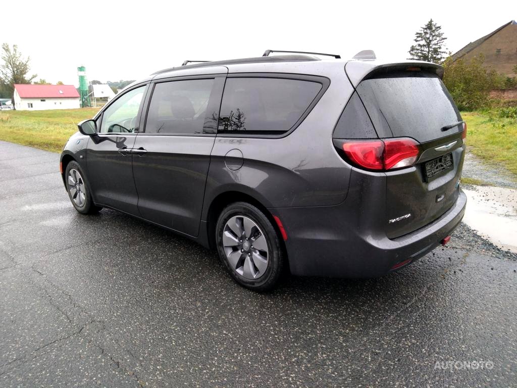 Chrysler Pacifica, 2018 - pohled č. 3
