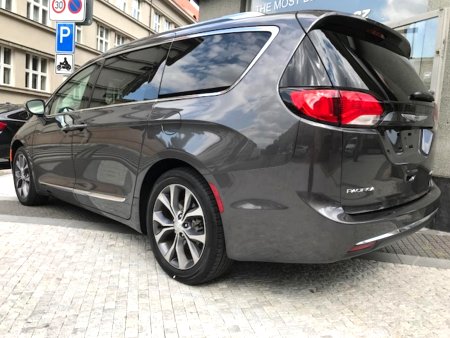 Chrysler Pacifica, 2017 - pohled č. 3