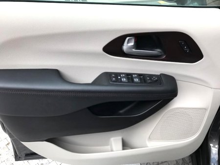 Chrysler Pacifica, 2017 - pohled č. 9