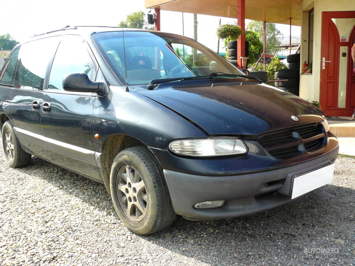 Chrysler Voyager, 1998 - celkový pohled