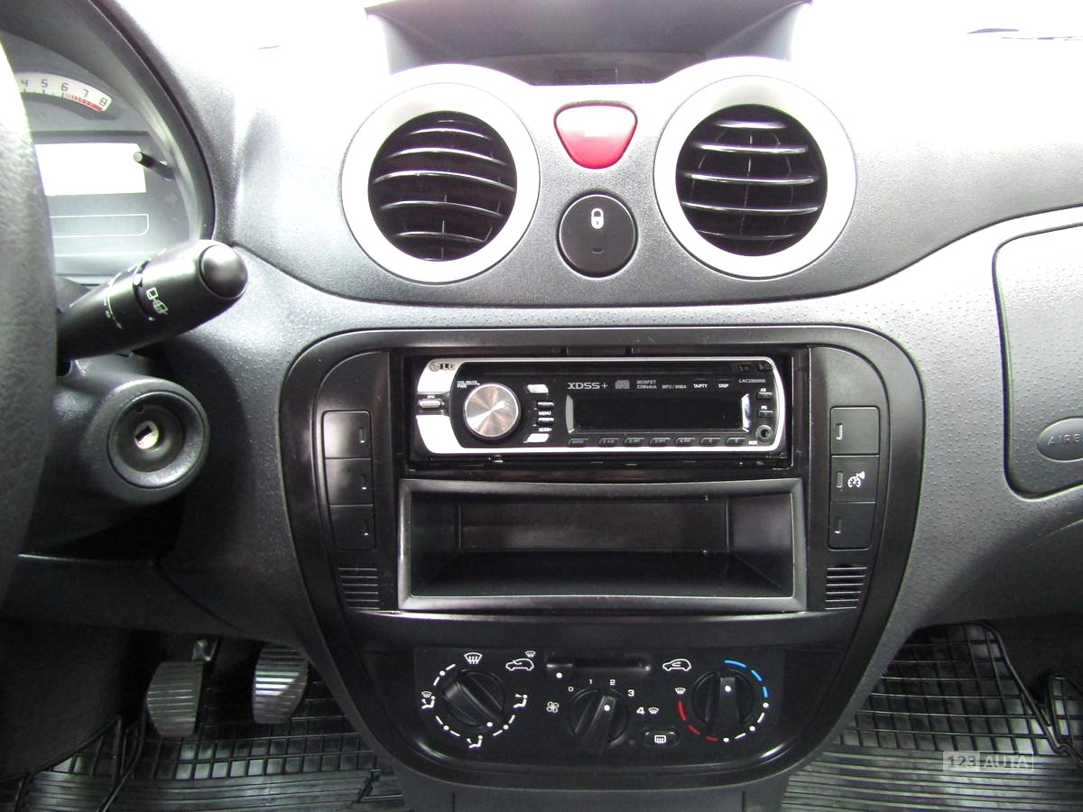 Citroën C3, 2008 - pohled č. 12