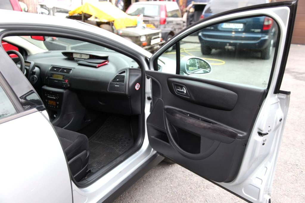 Citroën C4, 2009 - pohled č. 13