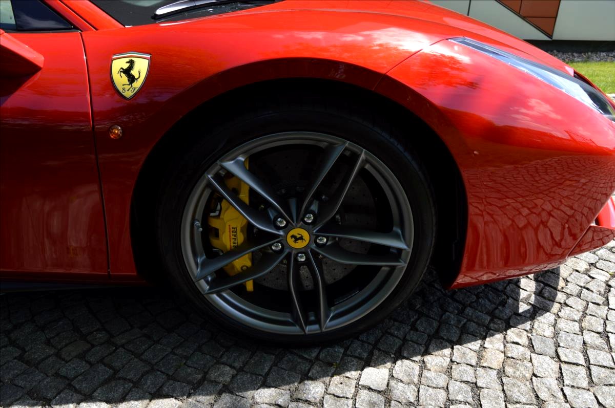 Ferrari 488, 2016 - pohled č. 10