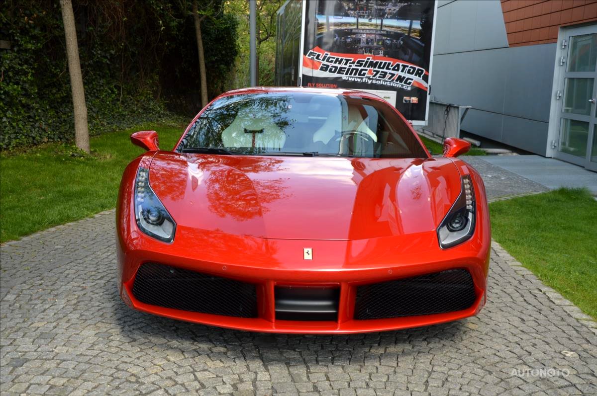 Ferrari 488, 2016 - pohled č. 2