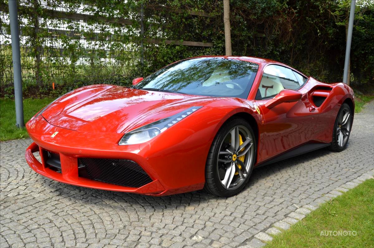 Ferrari 488, 2016 - pohled č. 3