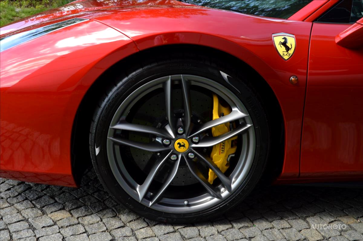 Ferrari 488, 2016 - pohled č. 4