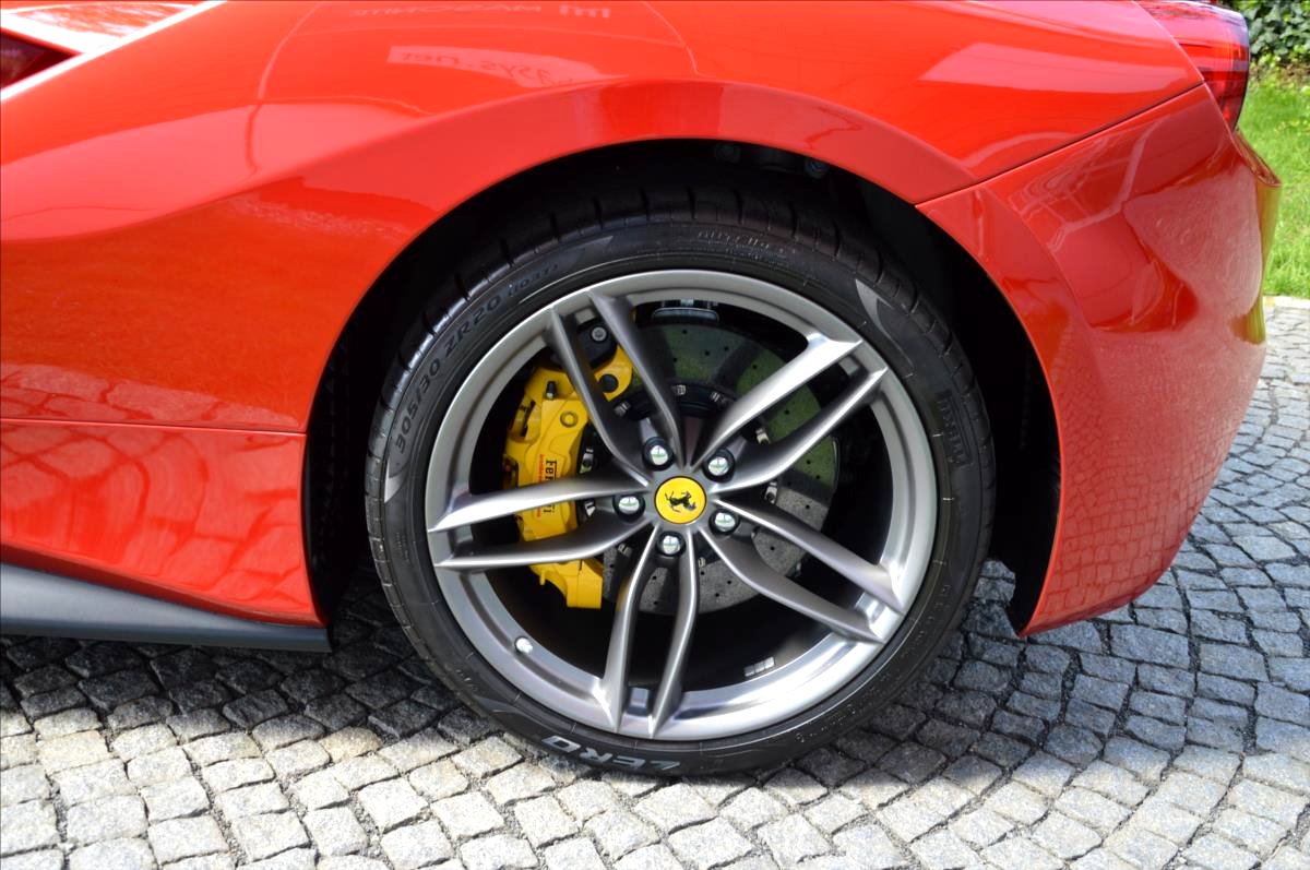 Ferrari 488, 2016 - pohled č. 5