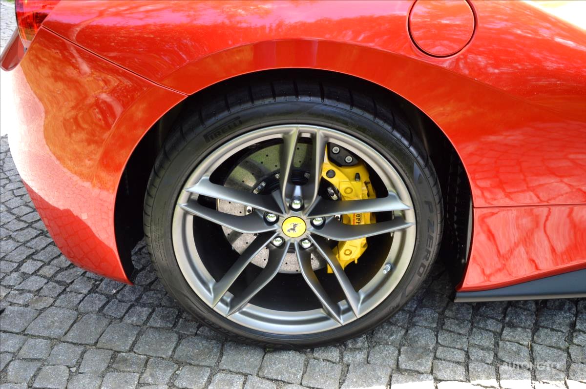 Ferrari 488, 2016 - pohled č. 9