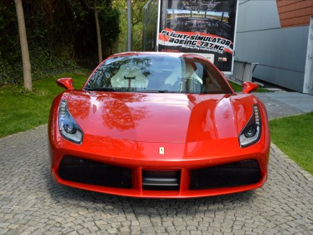 Ferrari 488, 2016 - pohled č. 2