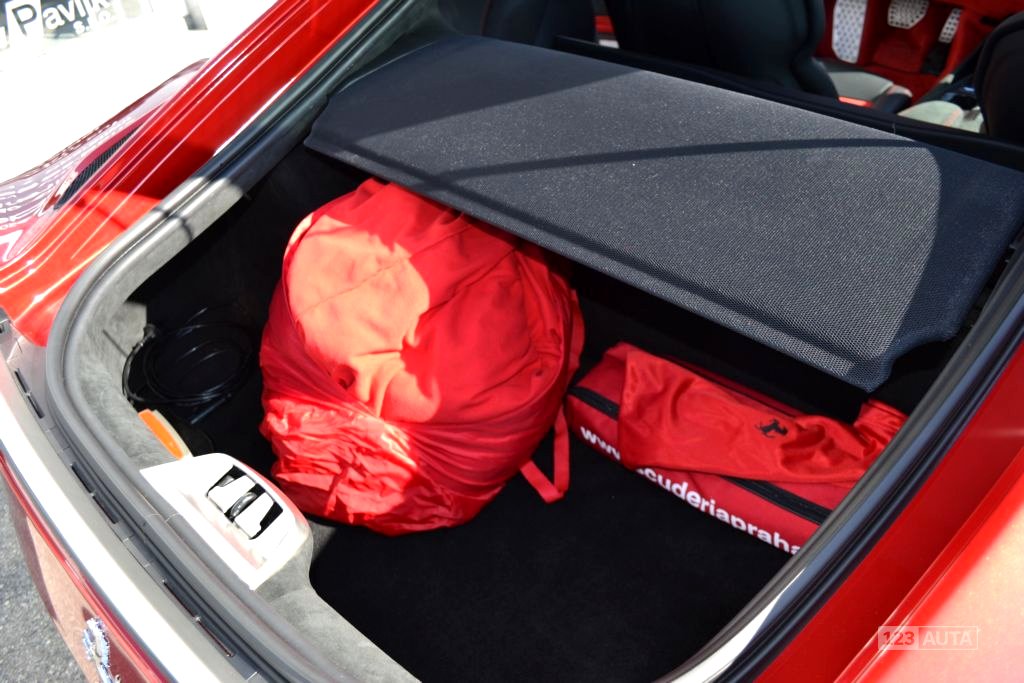 Ferrari F12 Berlinetta, 2013 - pohled č. 10