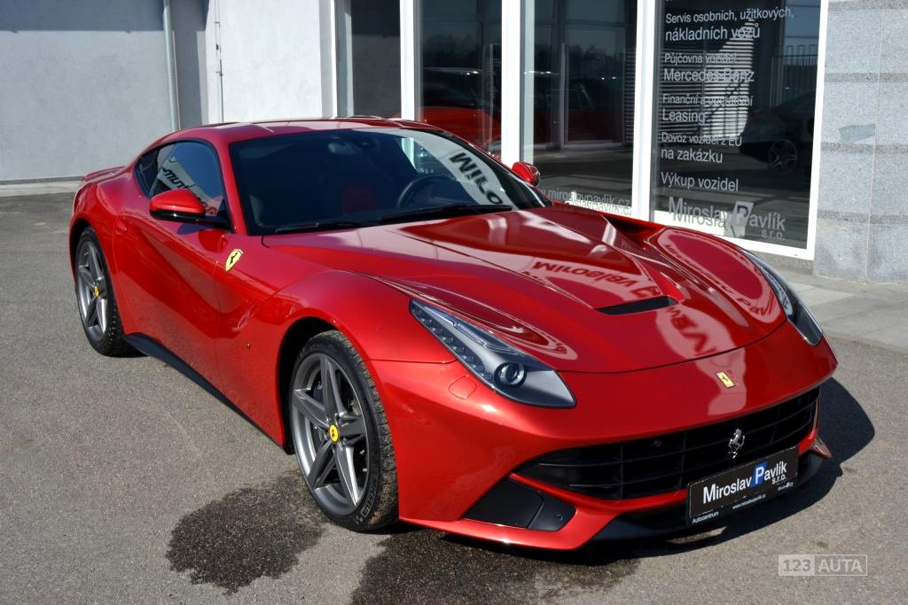 Ferrari F12 Berlinetta, 2013 - pohled č. 2