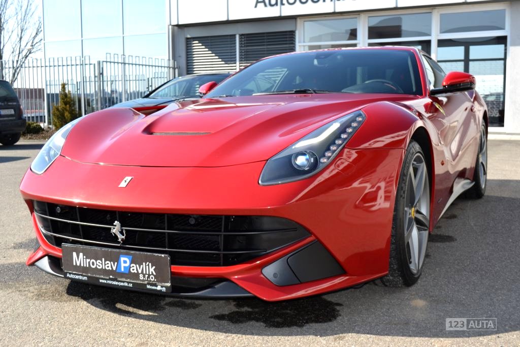 Ferrari F12 Berlinetta, 2013 - pohled č. 3