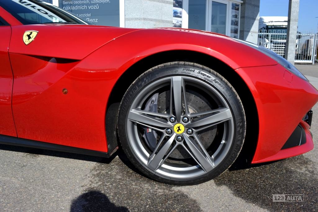 Ferrari F12 Berlinetta, 2013 - pohled č. 6