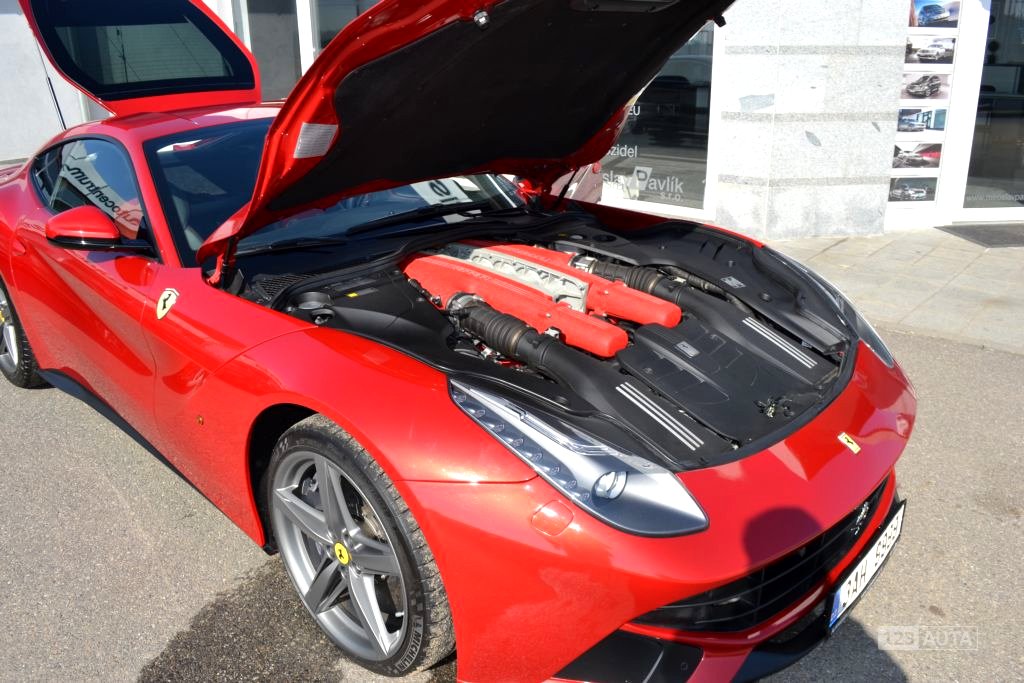 Ferrari F12 Berlinetta, 2013 - pohled č. 9