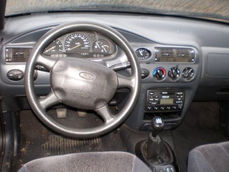 Ford Escort, 1999 - pohled č. 5