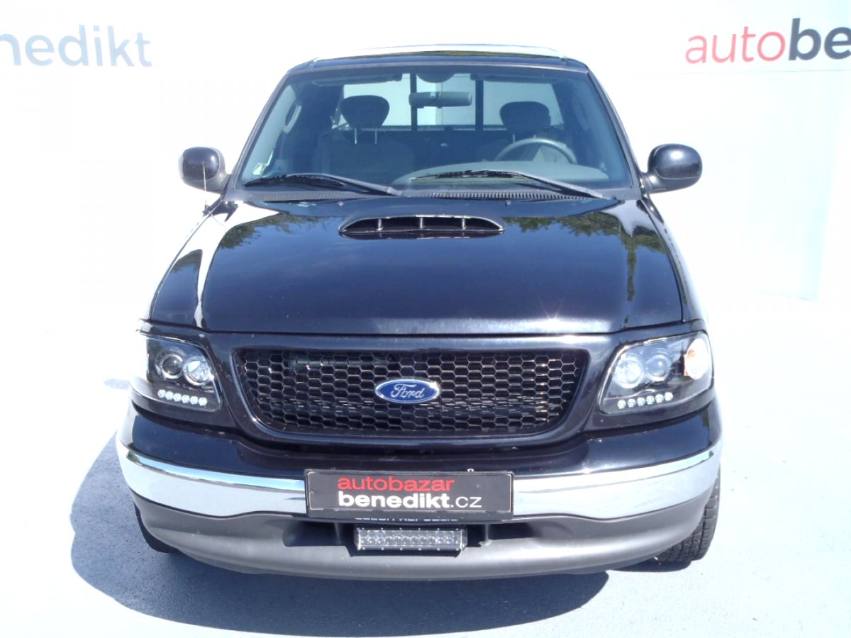 Ford F-150, 2002 - pohled č. 2