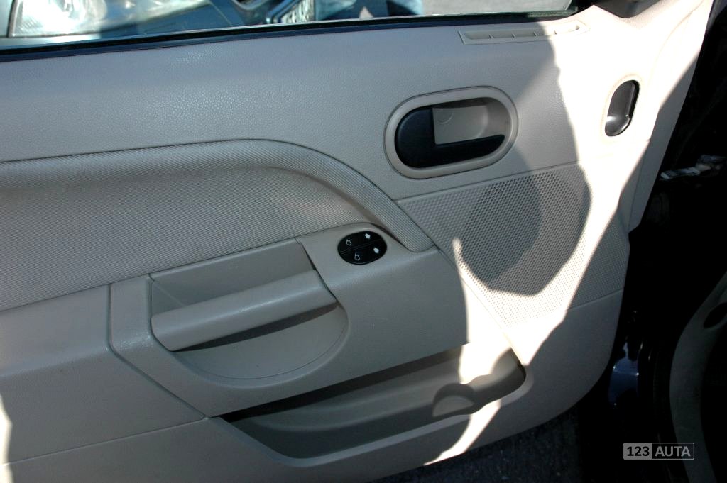 Ford Fiesta, 2005 - pohled č. 12