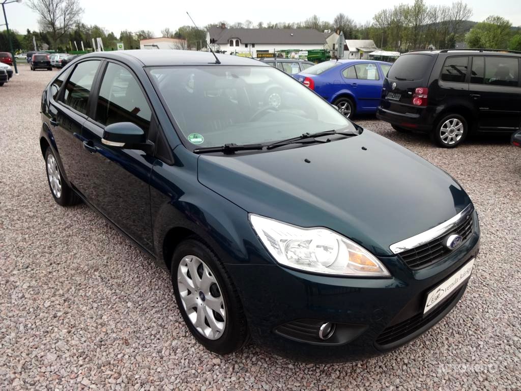 Ford Focus 1,6i16V,5 dveří,, 2008 - pohled č. 2