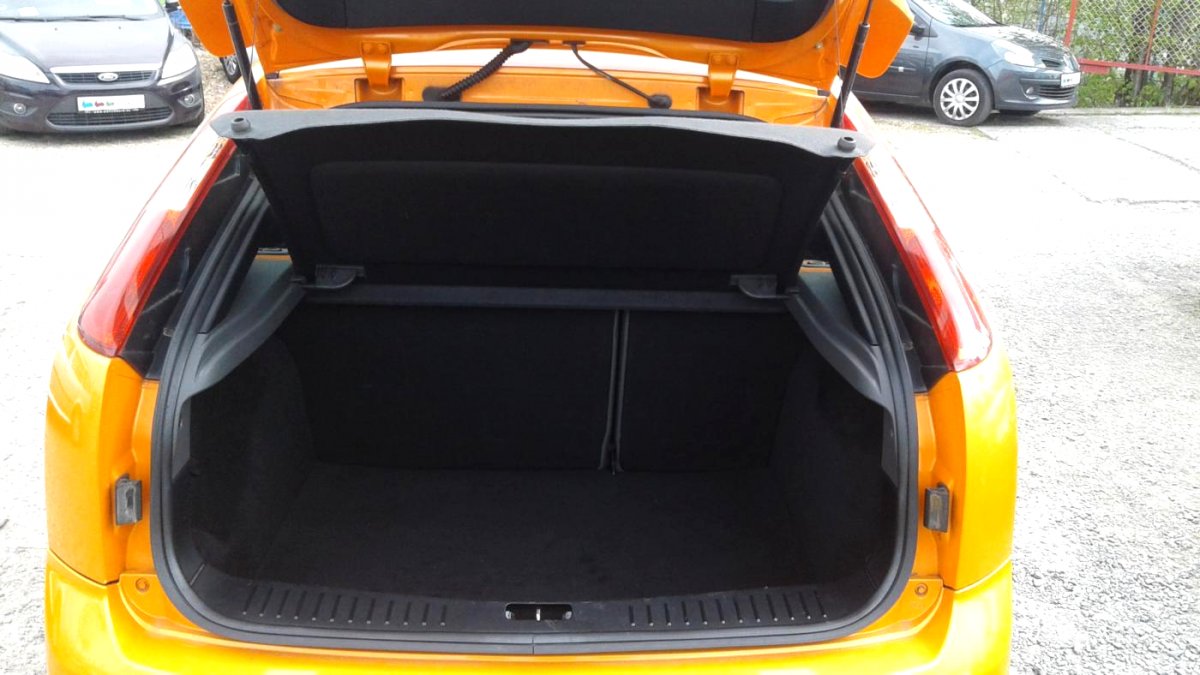 Ford Focus ST, 2.5i, 166kW, 2006 - pohled č. 10