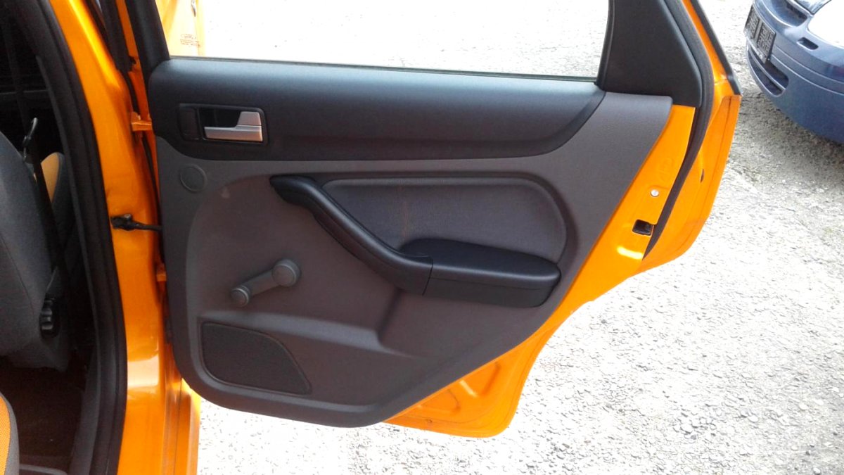 Ford Focus ST, 2.5i, 166kW, 2006 - pohled č. 12