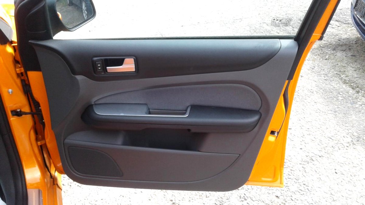 Ford Focus ST, 2.5i, 166kW, 2006 - pohled č. 14