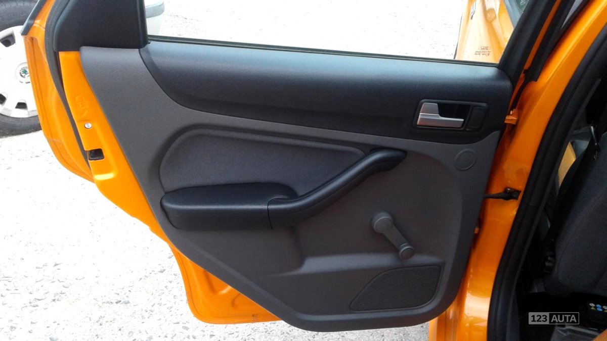 Ford Focus ST, 2.5i, 166kW, 2006 - pohled č. 16