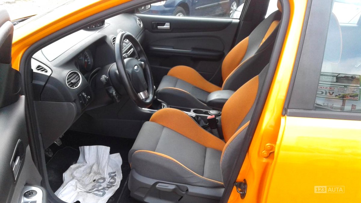 Ford Focus ST, 2.5i, 166kW, 2006 - pohled č. 17