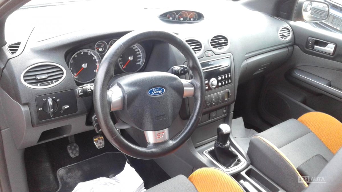 Ford Focus ST, 2.5i, 166kW, 2006 - pohled č. 18