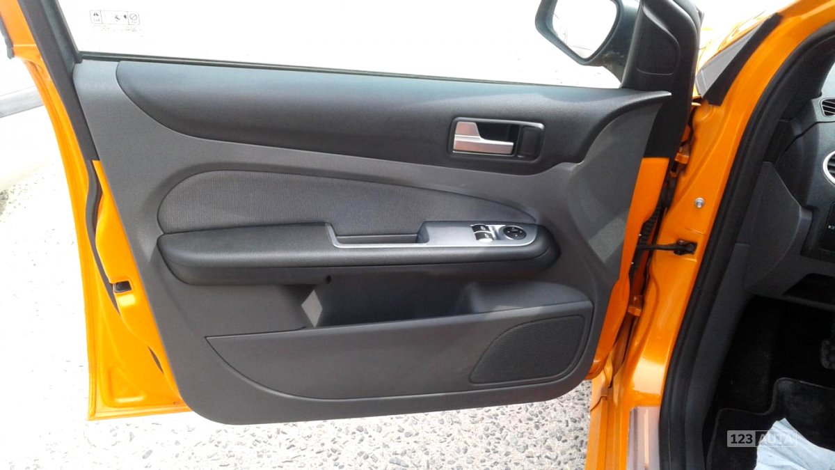 Ford Focus ST, 2.5i, 166kW, 2006 - pohled č. 24