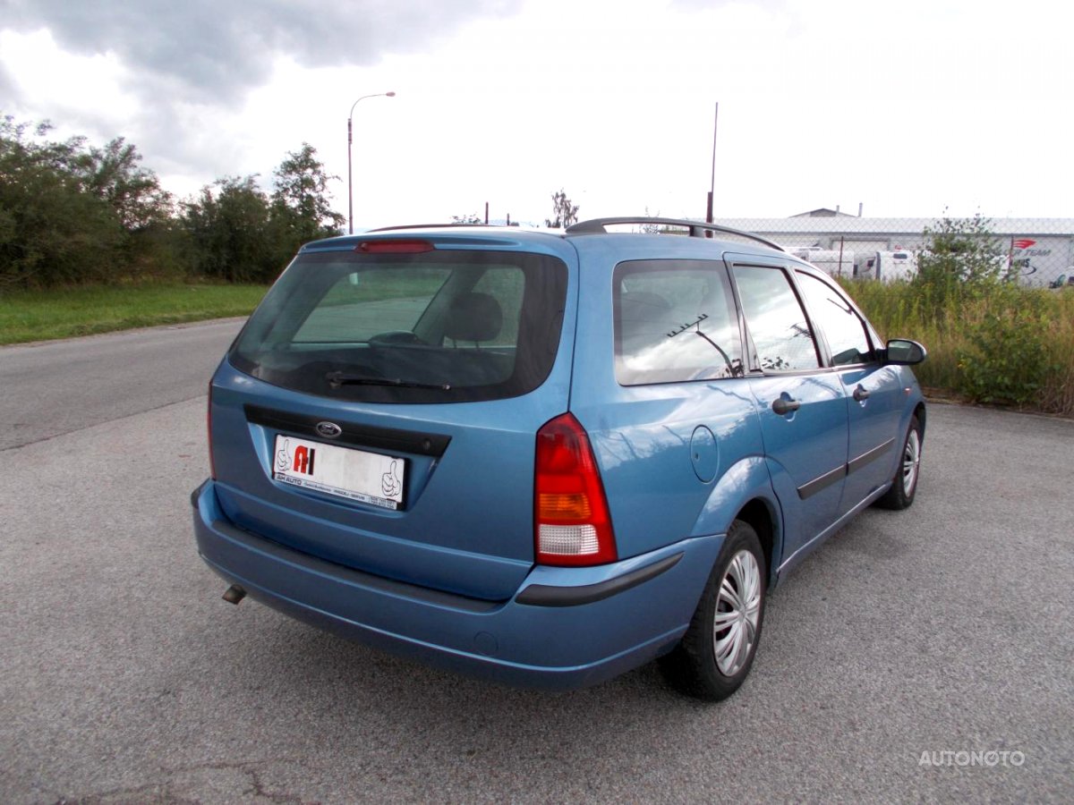 Ford Focus, 2002 - pohled č. 3