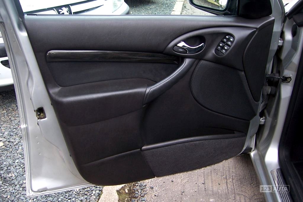 Ford Focus, 2000 - pohled č. 13