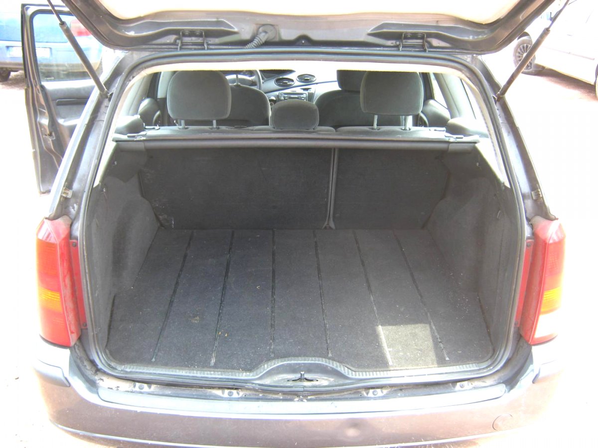 Ford Focus, 2002 - pohled č. 10