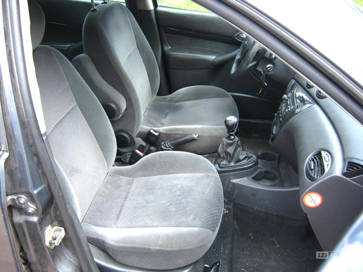 Ford Focus, 2002 - pohled č. 12