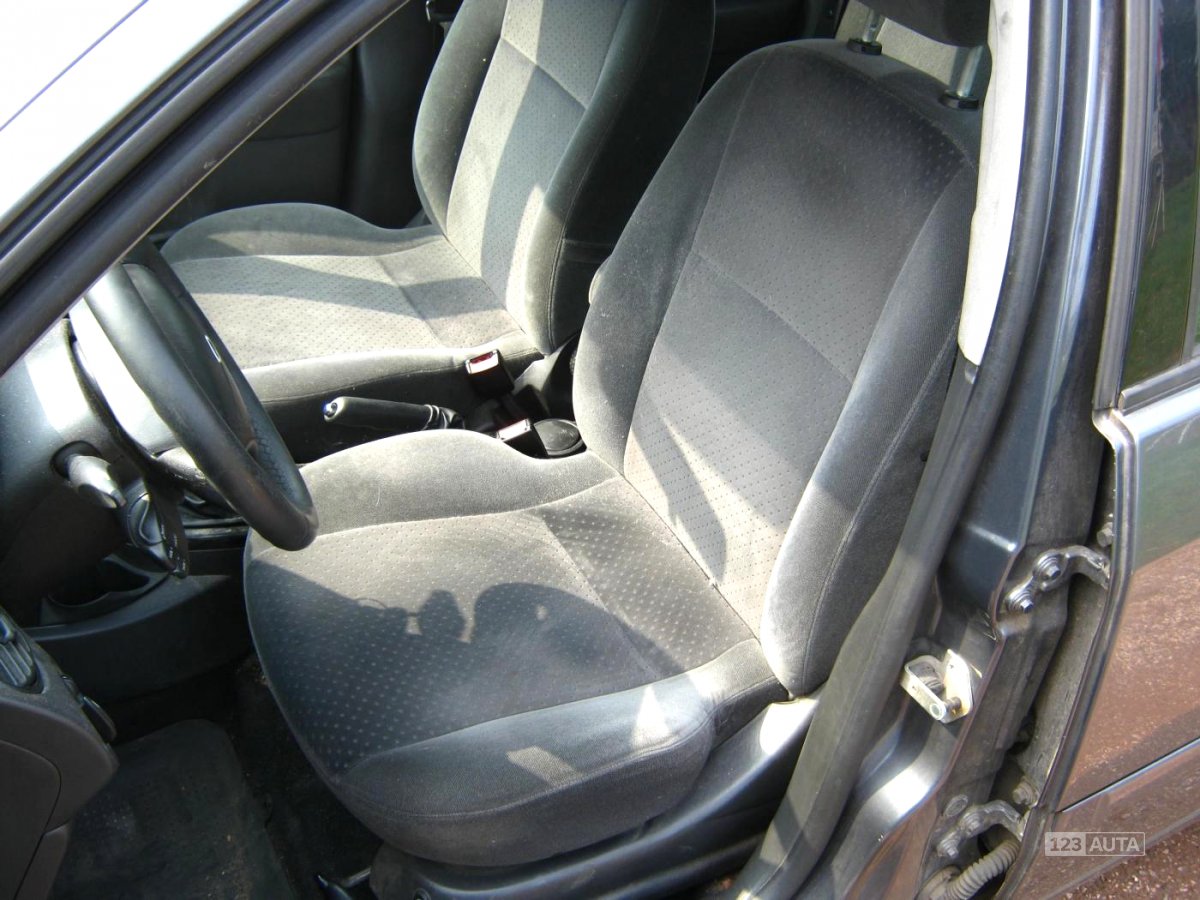 Ford Focus, 2002 - pohled č. 8